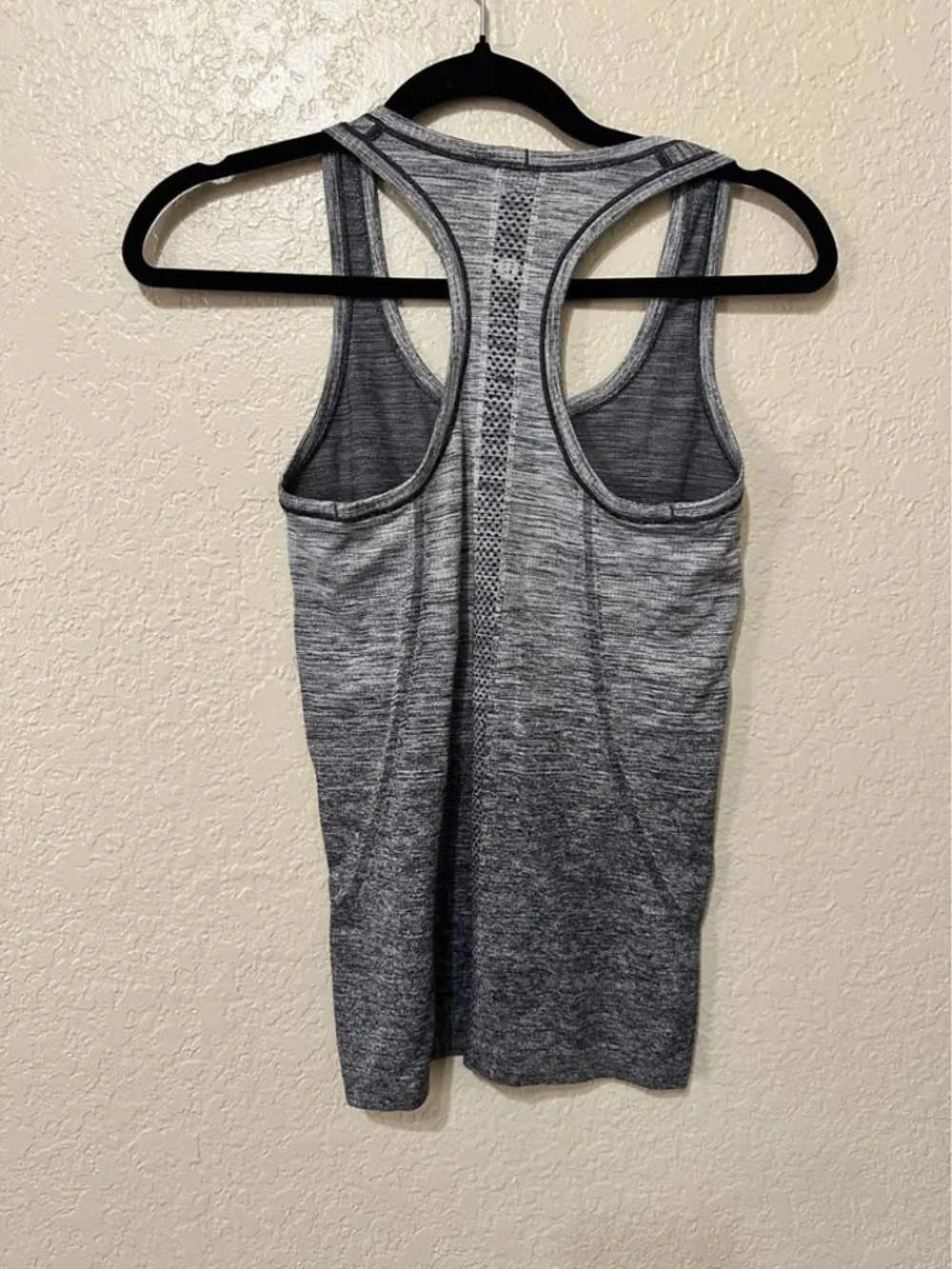 Lululemon Swiftly Tech Racerback in Black / White (Ombre)